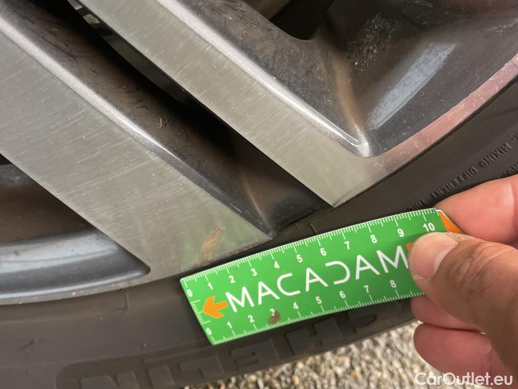  Peugeot  3008 PEUGEOT  / 2020 / 5P / SUV 1.6 HYBRID 225 E-EAT8 Allure Pack #19