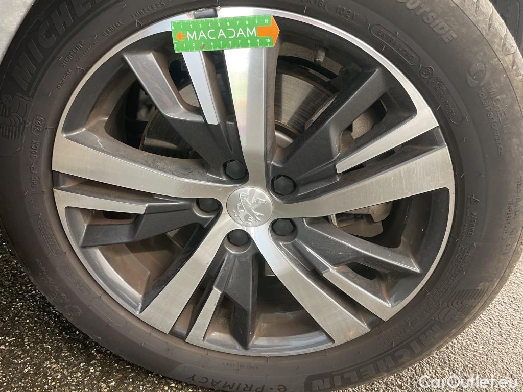  Peugeot  3008 PEUGEOT  / 2020 / 5P / SUV 1.6 HYBRID 225 E-EAT8 Allure Pack #17