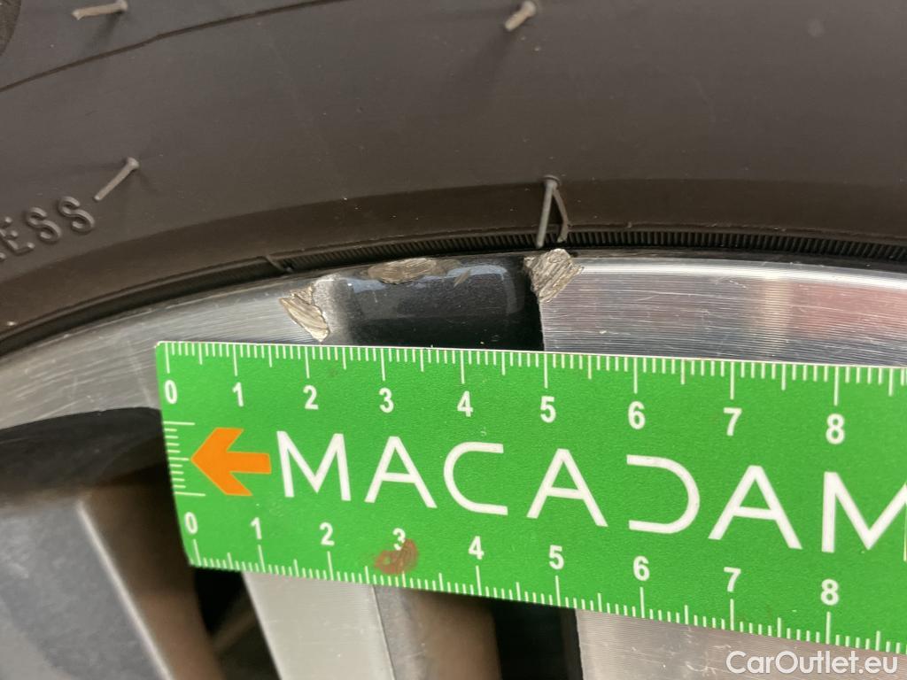  Peugeot  3008 PEUGEOT  / 2020 / 5P / SUV 1.6 HYBRID 225 E-EAT8 Allure Pack #18