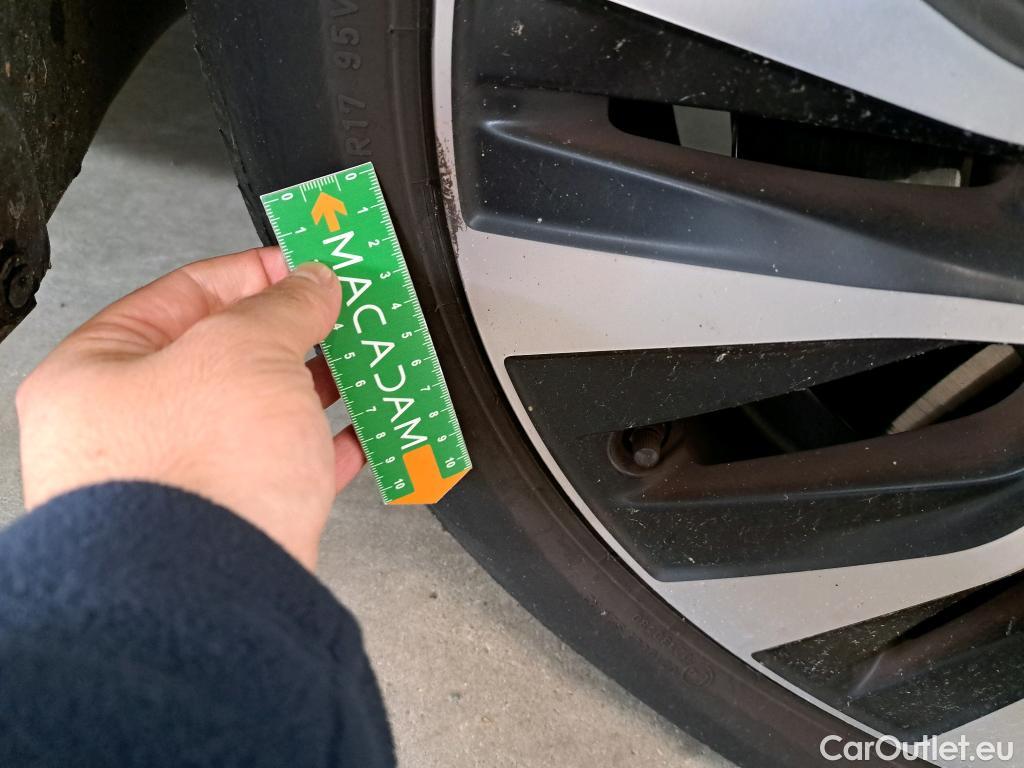  Mercedes  A-Klasse MERCEDES-BENZ Classe A Compact / 2018 / 5P / Berline A 250 e Business Line 8G-DCT #9