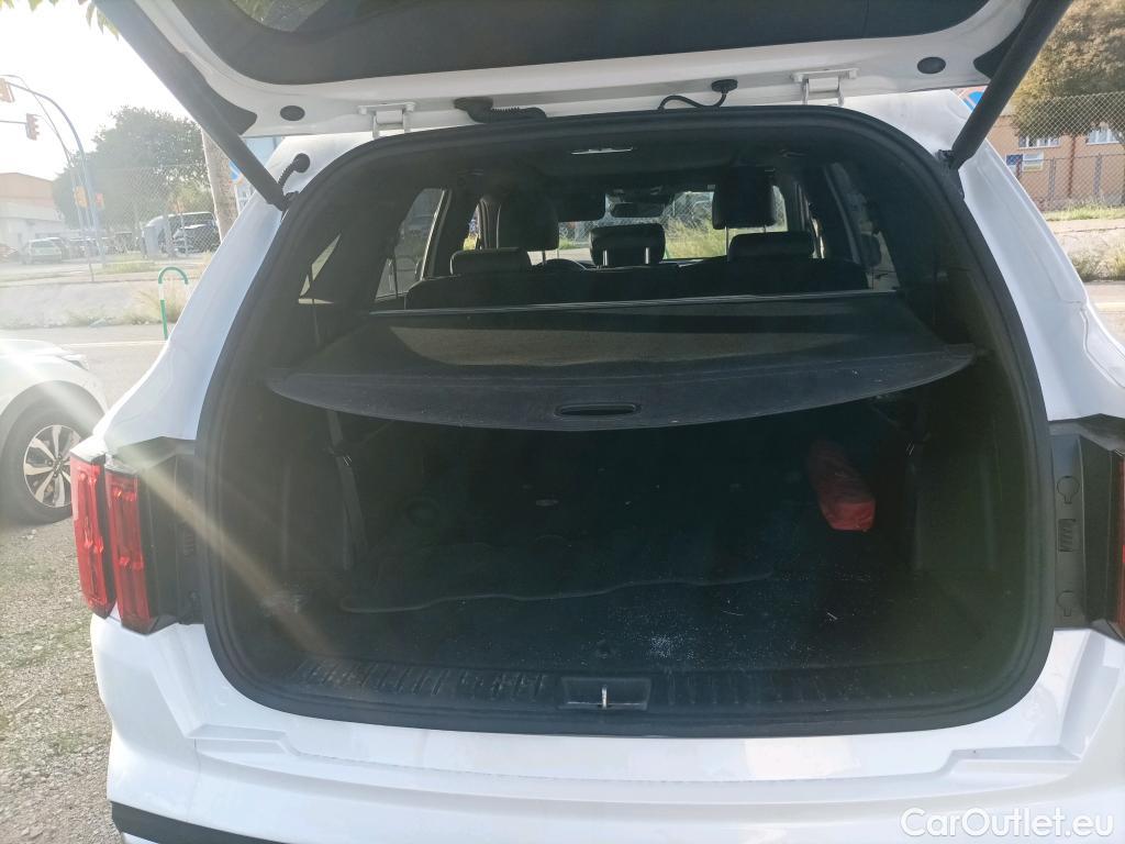  KIA  Sorento KIA  / 2020 / 5P / todoterreno 1.6 T-GDi HEV Emotion 4x2 7pl (P.Luxury) #3