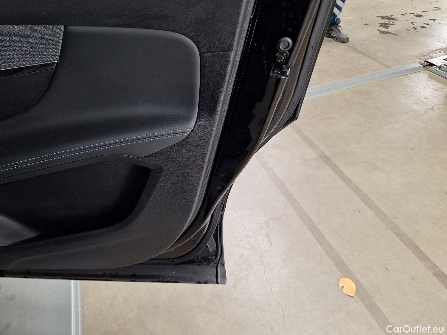  Peugeot  5008 Peugeot,  '16, Peugeot  1.2 PureTech 96kW S&S EAT8 Crossway 7pl #39