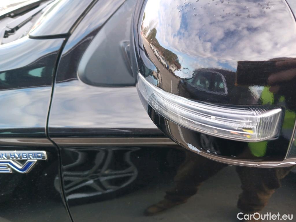  Mitsubishi  Outlander MITSUBISHI  / 2015 / 5P / todoterreno 2.4 PHEV Kaiteki Auto 4WD #40