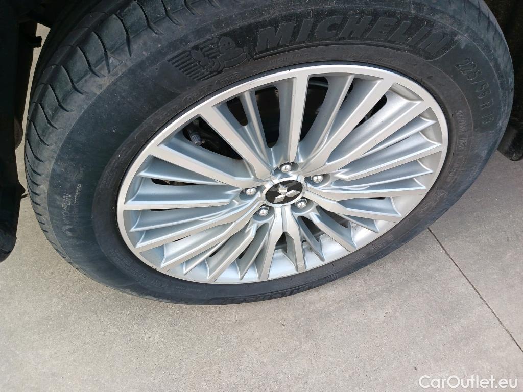  Mitsubishi  Outlander MITSUBISHI  / 2015 / 5P / todoterreno 2.4 PHEV Kaiteki Auto 4WD #5