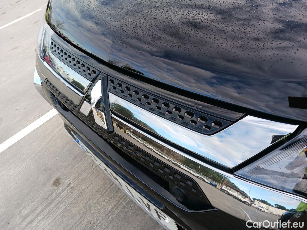  Mitsubishi  Outlander MITSUBISHI  / 2015 / 5P / todoterreno 2.4 PHEV Kaiteki Auto 4WD #38