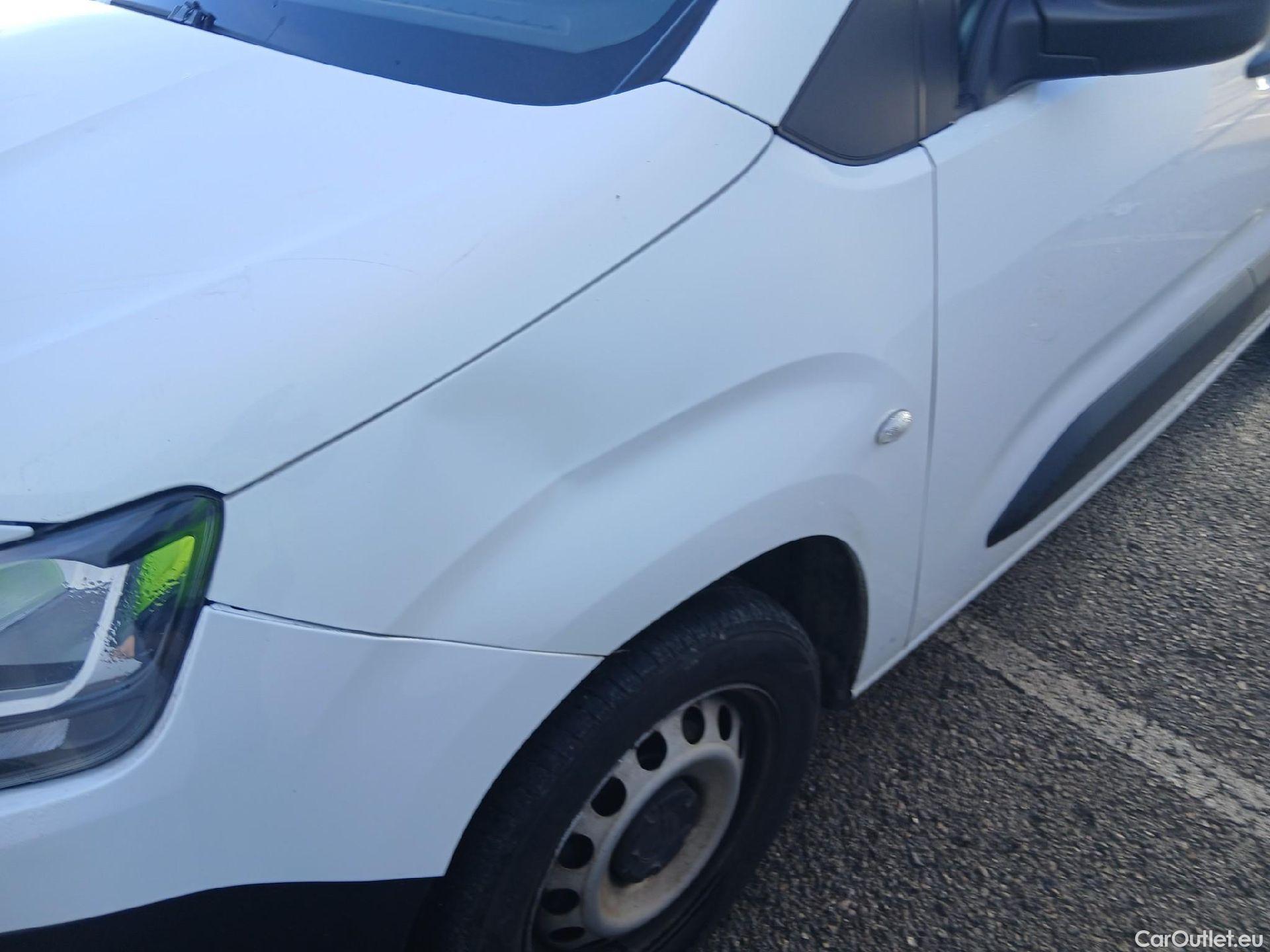  Citroen  Berlingo CITROEN  / 2018 / 4P / combi Talla M BlueHDi 100 S&S LIVE (IND) #3