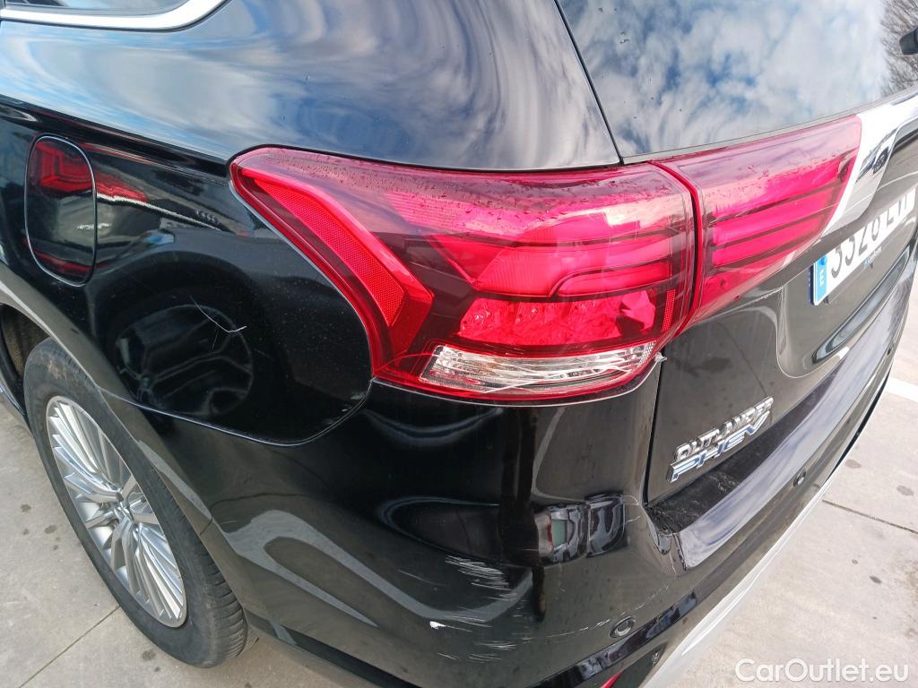  Mitsubishi  Outlander MITSUBISHI  / 2015 / 5P / todoterreno 2.4 PHEV Kaiteki Auto 4WD #1