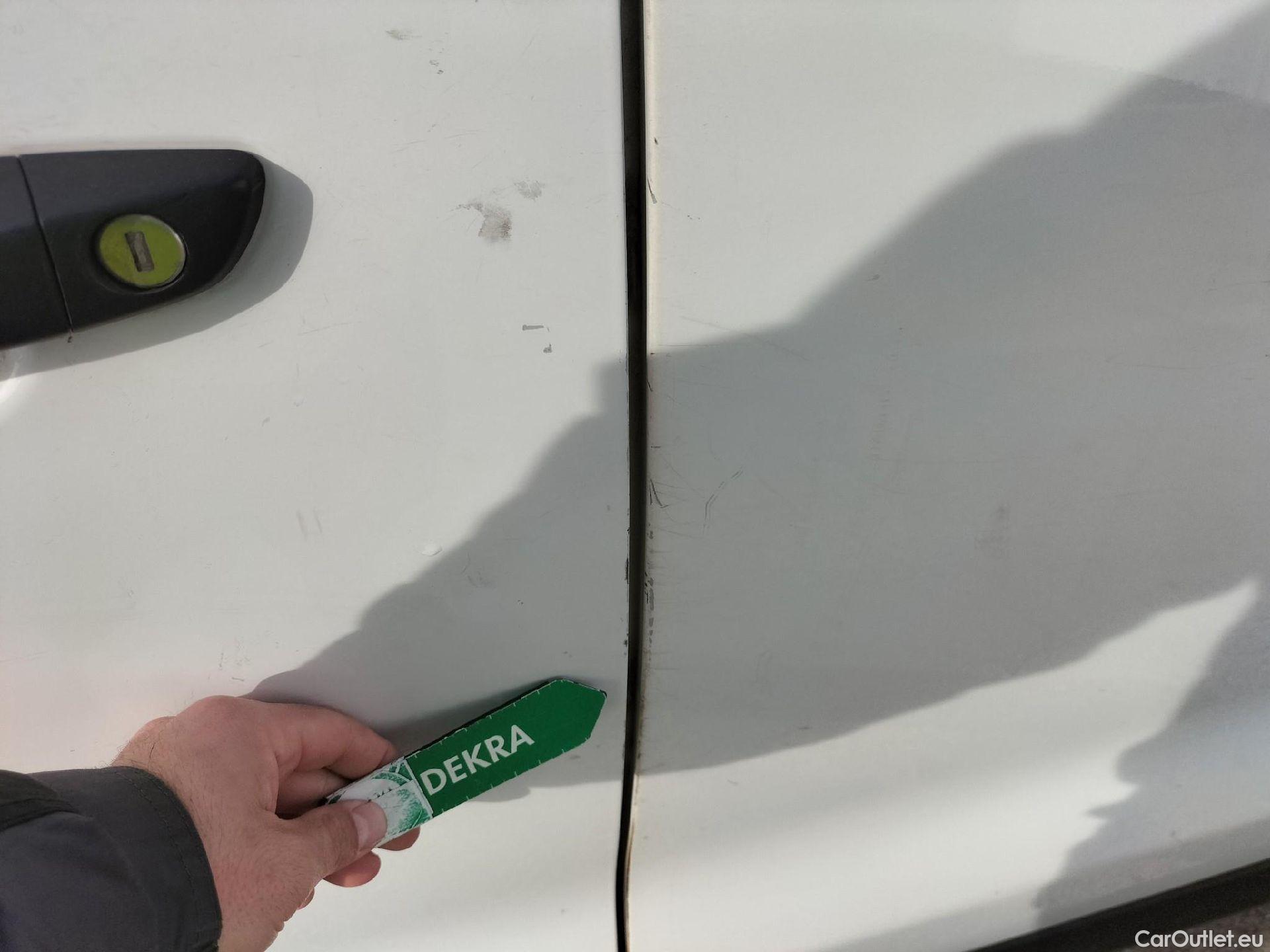  Opel  Vivaro OPEL  / 2019 / 4P / furgón 1.5 D 88kW (120CV) M Std Express M.P. DC #26