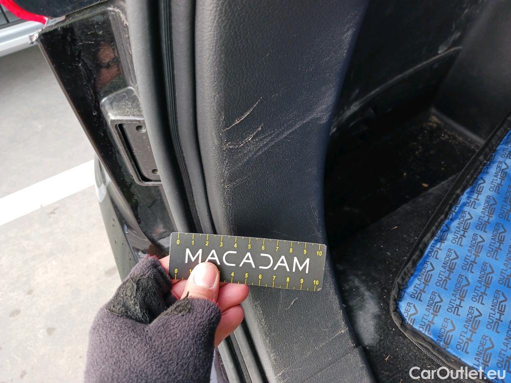  Mitsubishi  Outlander MITSUBISHI  / 2015 / 5P / todoterreno 2.4 PHEV Kaiteki Auto 4WD #26