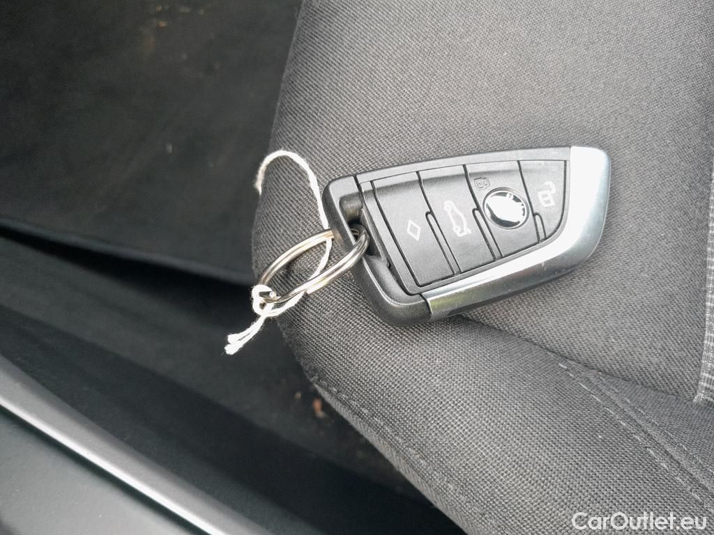  Bmw  Serie 1 BMW  / 2019 / 5P / berlina con portón 118i #1