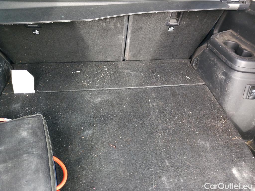  Mitsubishi  Outlander MITSUBISHI  / 2015 / 5P / todoterreno 2.4 PHEV Kaiteki Auto 4WD #18