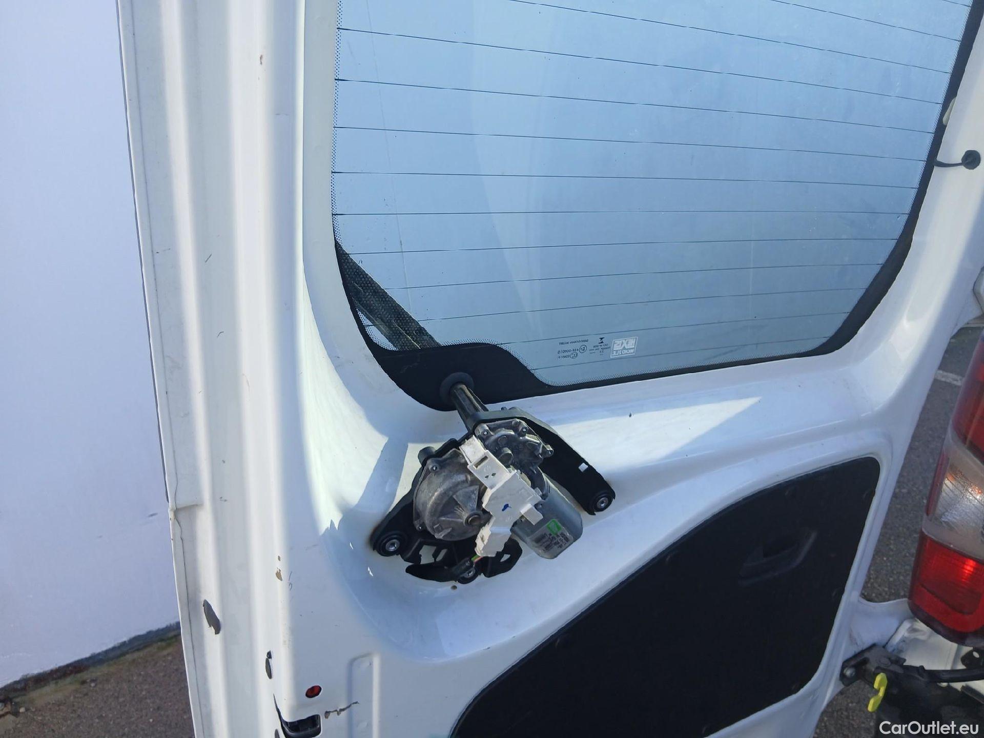  Citroen  Berlingo CITROEN  / 2018 / 4P / combi Talla M BlueHDi 100 S&S LIVE (IND) #42