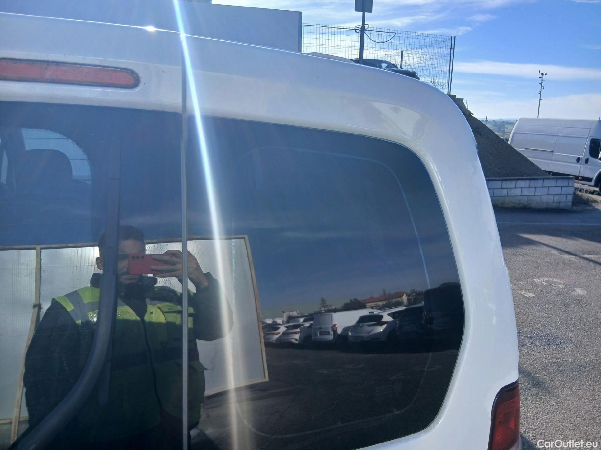  Citroen  Berlingo CITROEN  / 2018 / 4P / combi Talla M BlueHDi 100 S&S LIVE (IND) #19