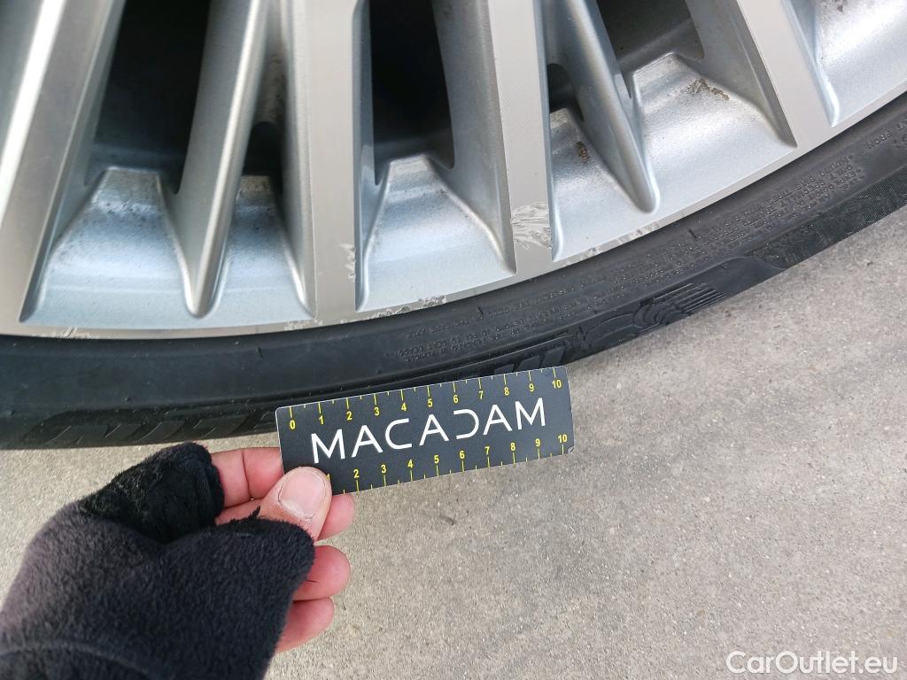  Mitsubishi  Outlander MITSUBISHI  / 2015 / 5P / todoterreno 2.4 PHEV Kaiteki Auto 4WD #6