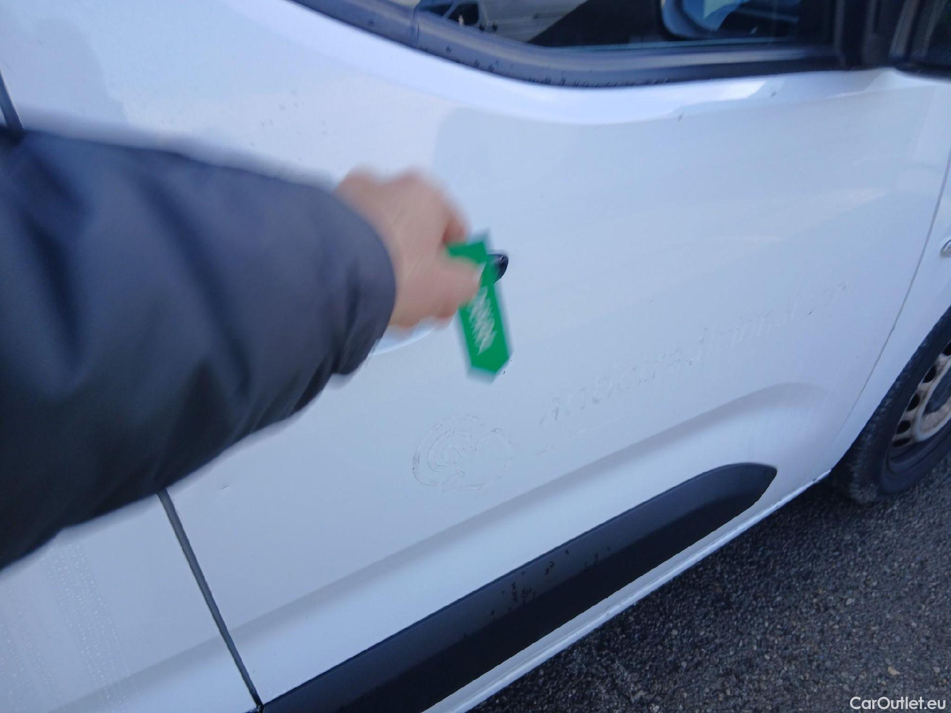  Citroen  Berlingo CITROEN  / 2018 / 4P / combi Talla M BlueHDi 100 S&S LIVE (IND) #28