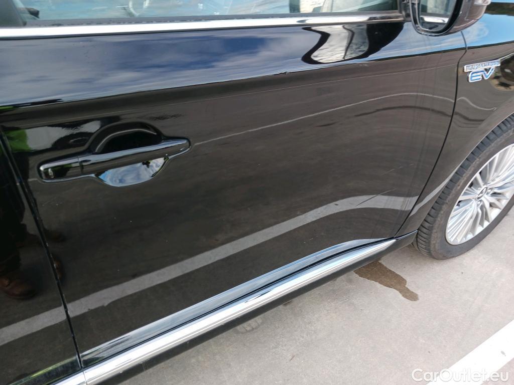  Mitsubishi  Outlander MITSUBISHI  / 2015 / 5P / todoterreno 2.4 PHEV Kaiteki Auto 4WD #9