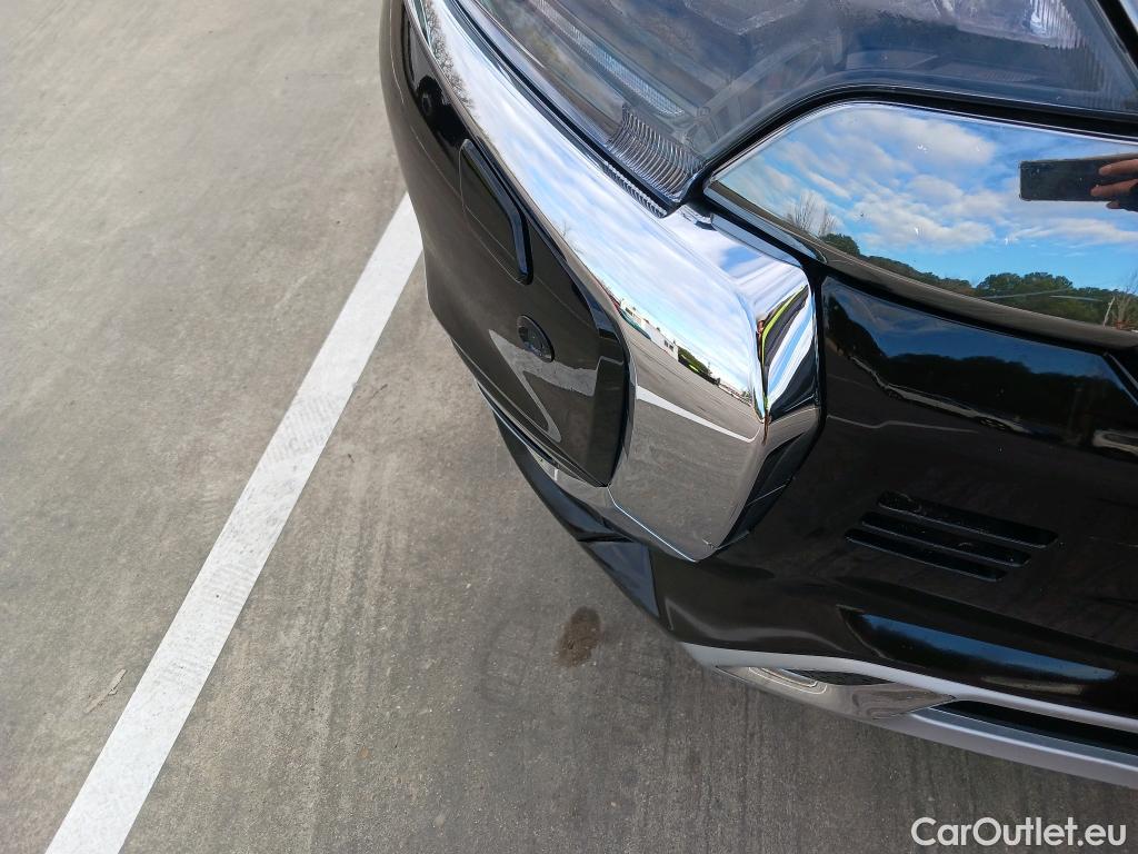  Mitsubishi  Outlander MITSUBISHI  / 2015 / 5P / todoterreno 2.4 PHEV Kaiteki Auto 4WD #3