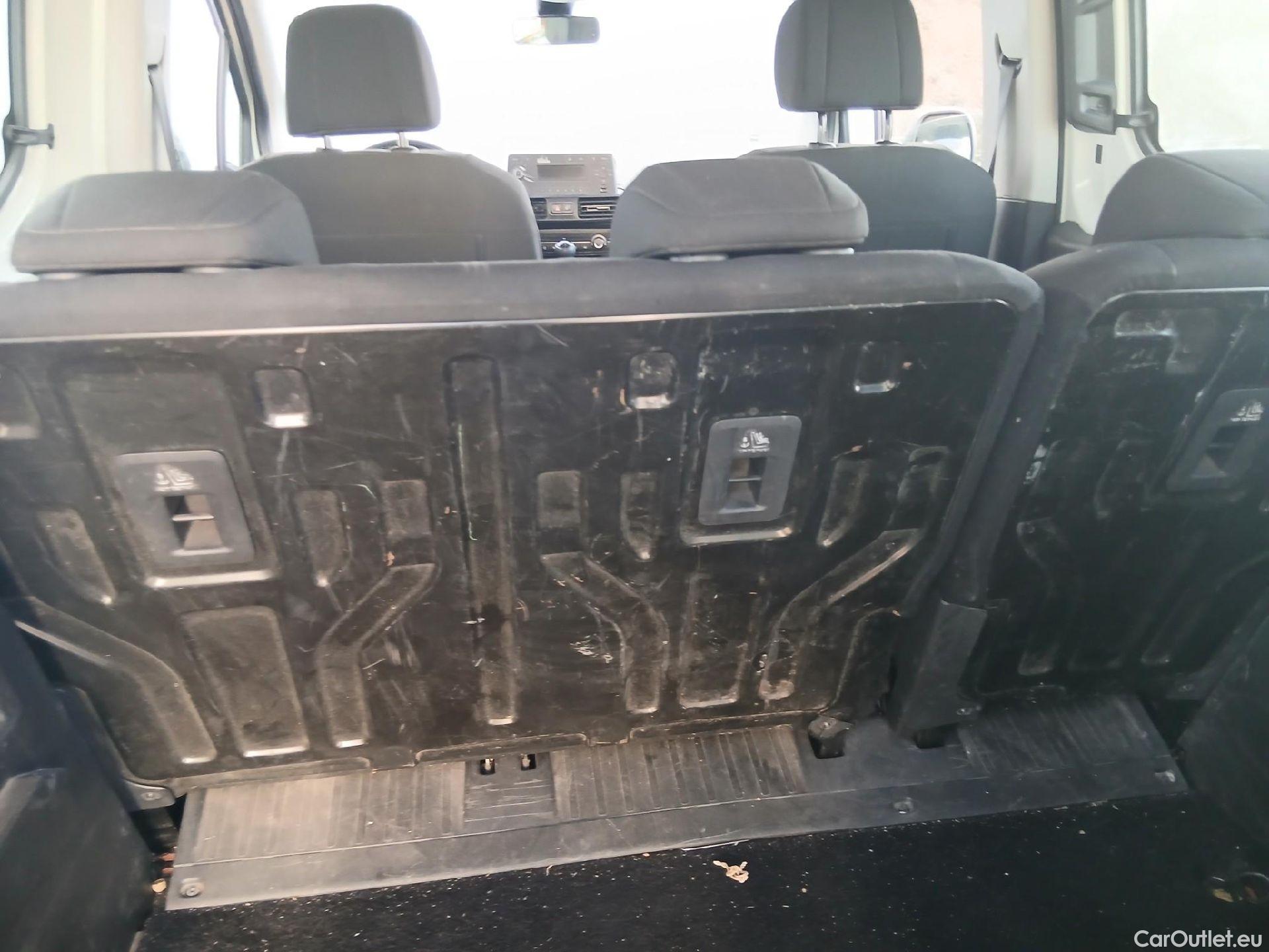  Citroen  Berlingo CITROEN  / 2018 / 4P / combi Talla M BlueHDi 100 S&S LIVE (IND) #37