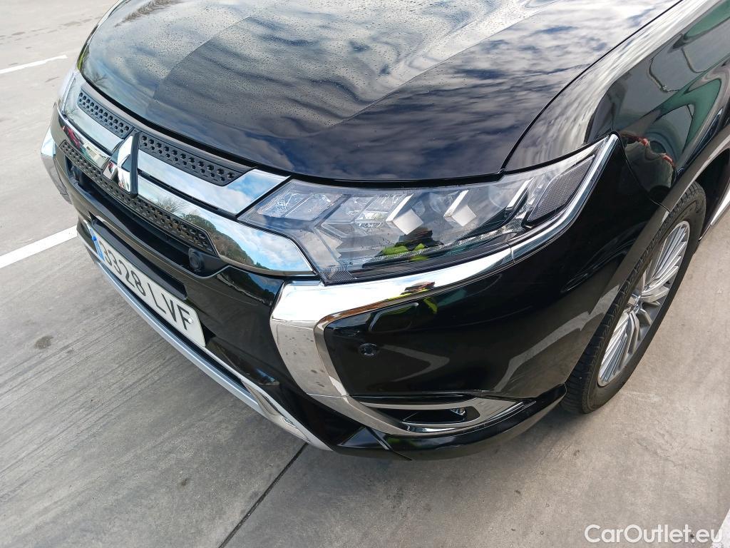  Mitsubishi  Outlander MITSUBISHI  / 2015 / 5P / todoterreno 2.4 PHEV Kaiteki Auto 4WD #33