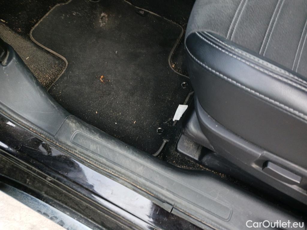  Mitsubishi  Outlander MITSUBISHI  / 2015 / 5P / todoterreno 2.4 PHEV Kaiteki Auto 4WD #21