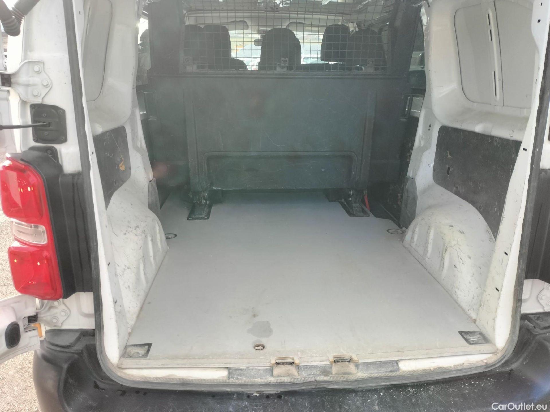  Opel  Vivaro OPEL  / 2019 / 4P / furgón 1.5 D 88kW (120CV) M Std Express M.P. DC #47