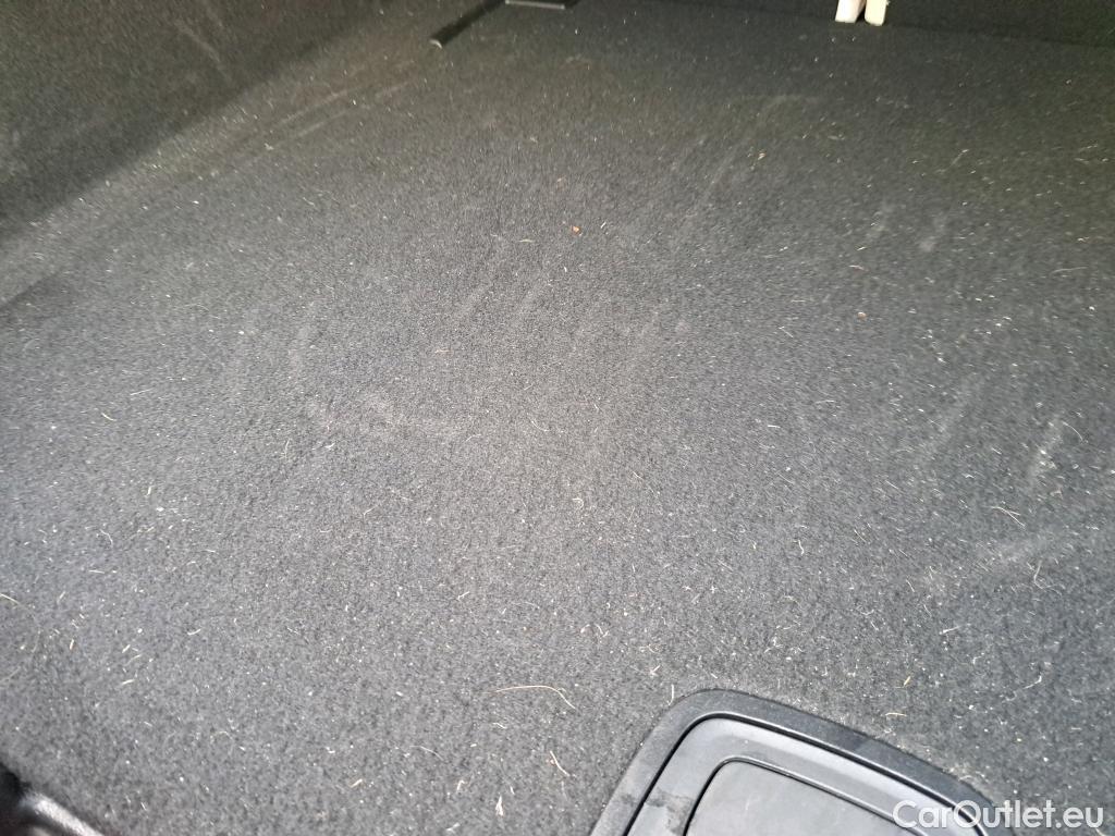  Mercedes  A-Klasse MERCEDES-BENZ Clase A / 2018 / 5P / berlina con portón A 200 d #18