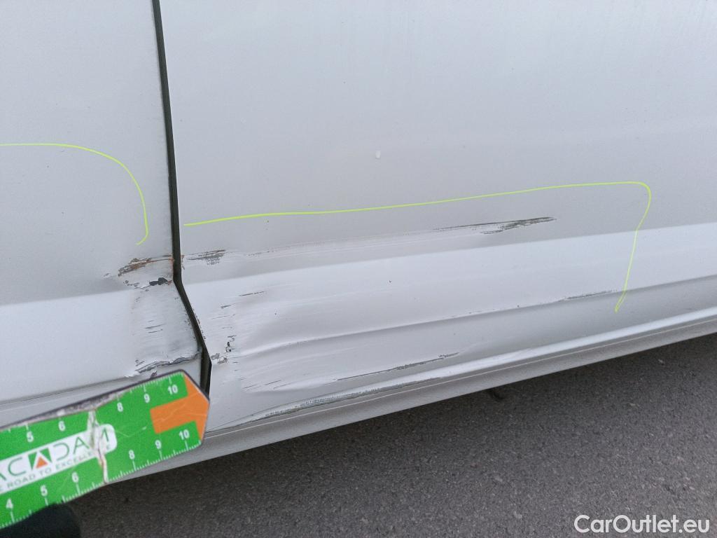  Volkswagen  Polo VOLKSWAGEN  / 2017 / 5P / berlina con portón Advance 1.0 TSI 70kW (95CV) #3