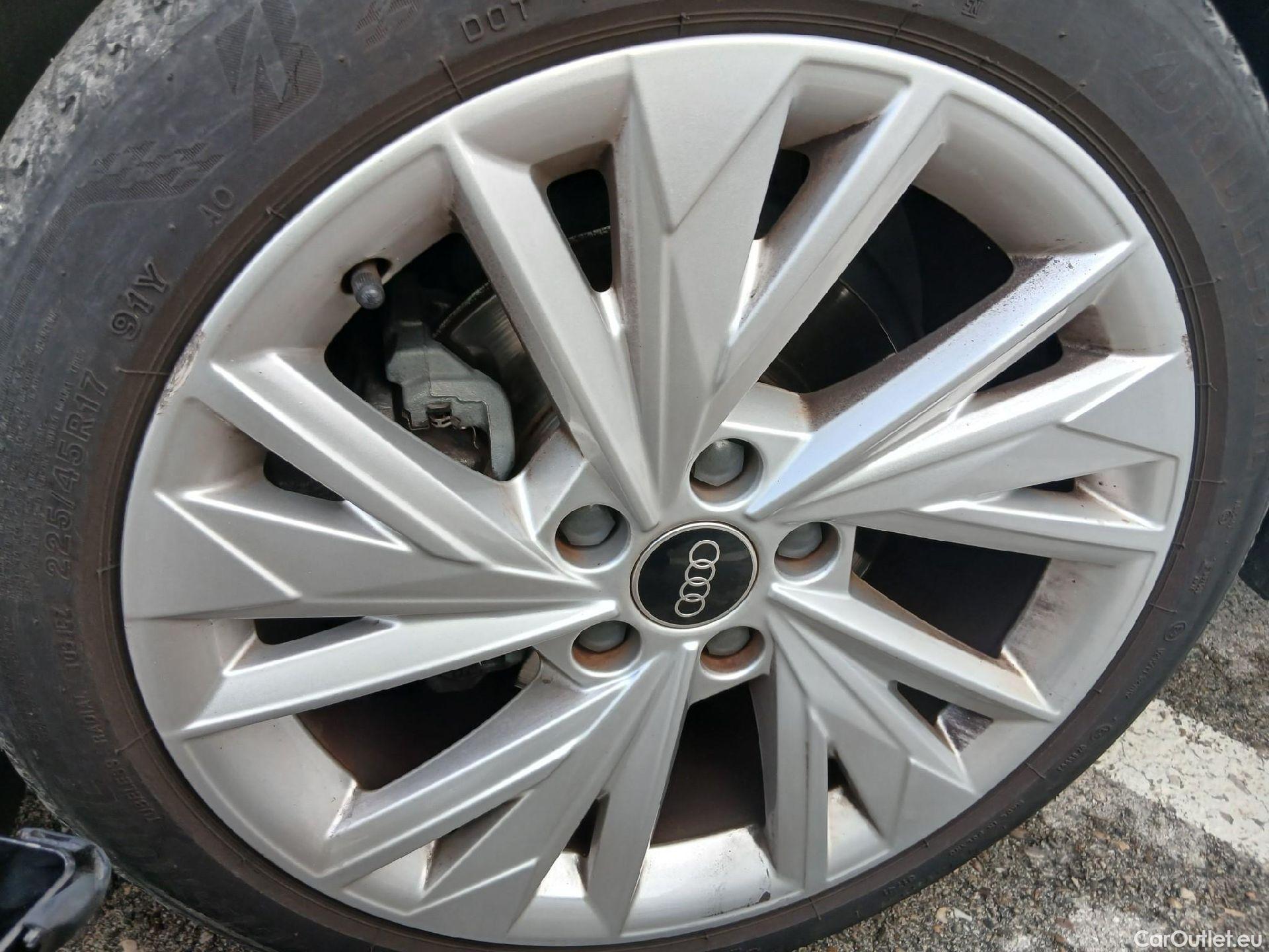  Audi  A3 AUDI  / 2020 / 5P / berlina con portón Sportback Advanced 30 TFSI 81kW S tronic (AC) #4