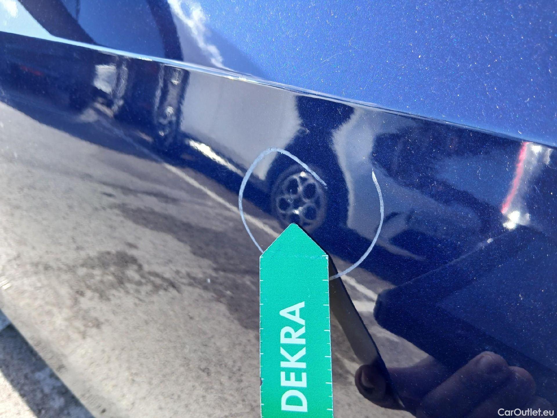  Volkswagen  Golf  VIII Berlina Life 1.0 TSI 110CV MT6 E6d #7