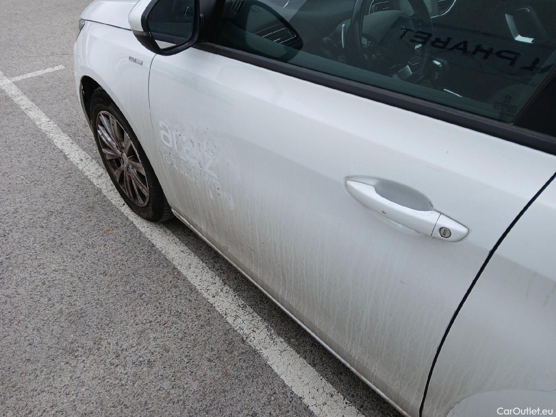  Peugeot  308 PEUGEOT  / 2017 / 5P / familiar SW Style 1.5 BlueHDi 96KW (130CV) Auto #22