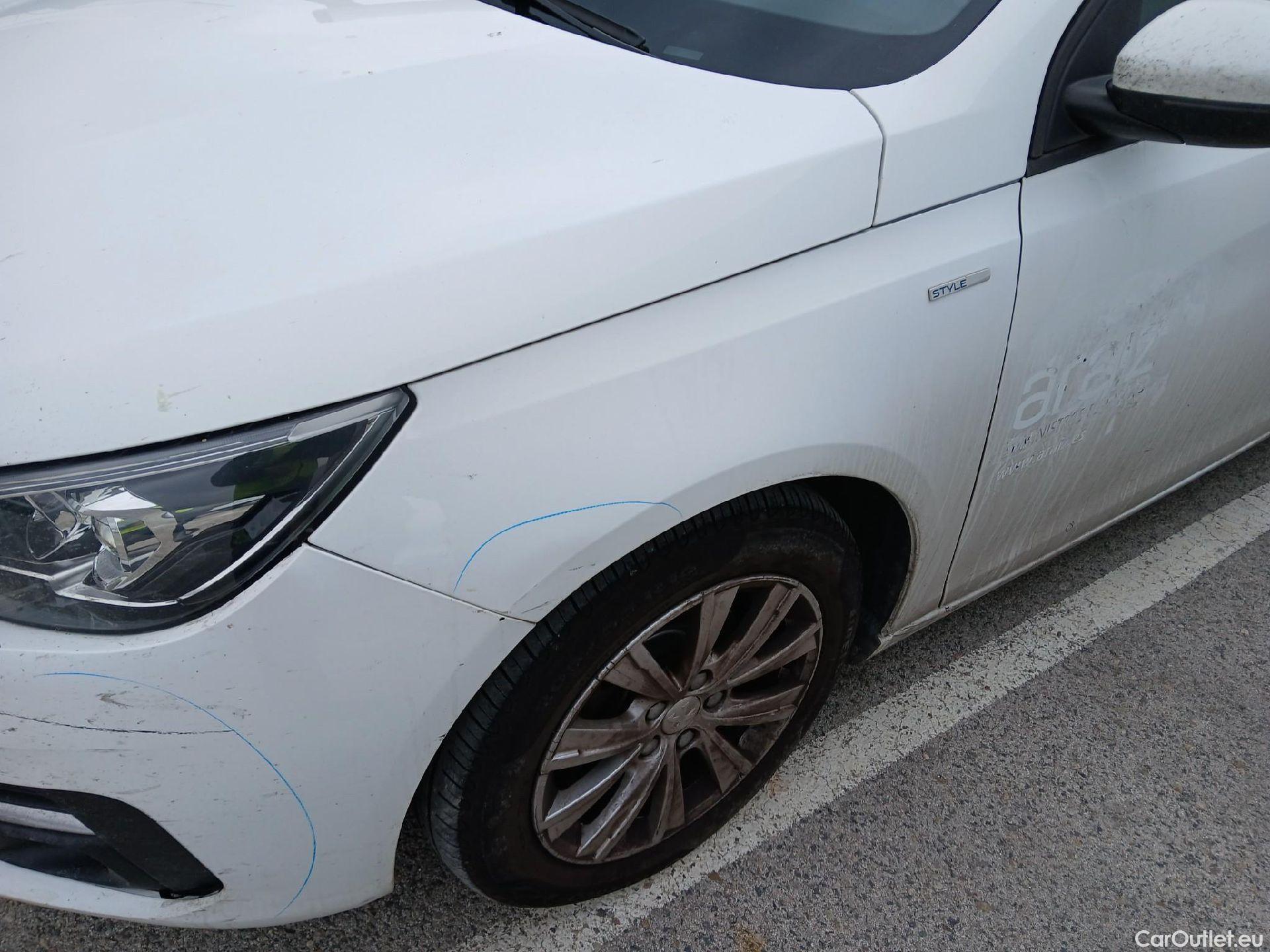  Peugeot  308 PEUGEOT  / 2017 / 5P / familiar SW Style 1.5 BlueHDi 96KW (130CV) Auto #18