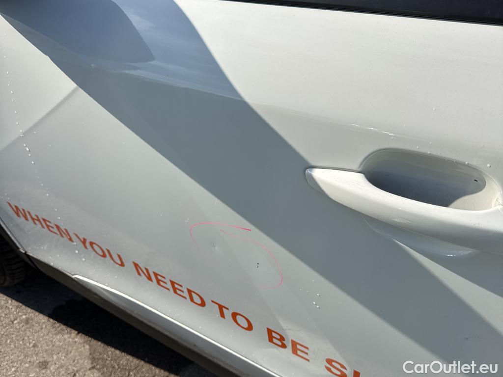  Peugeot  2008 PEUGEOT  / 2019 / 5P / todoterreno Allure BlueHDI 81kW (110CV) #23