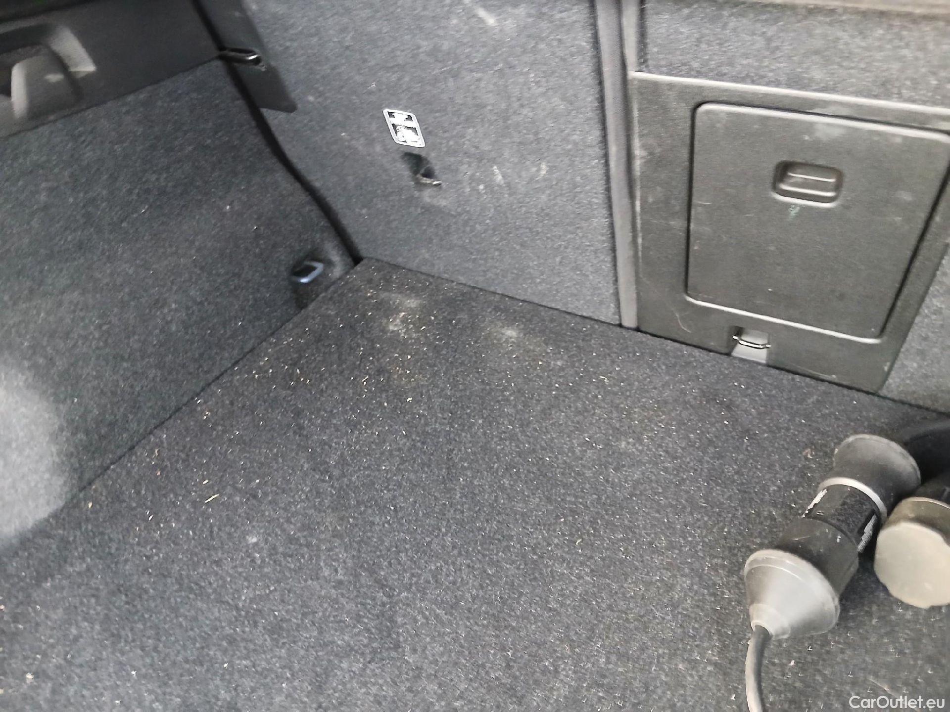  Volvo  XC 40 VOLVO XC40 / 2017 / 5P / todoterreno 1.5 T4 Twin Recharge R-Design Exp Auto #2