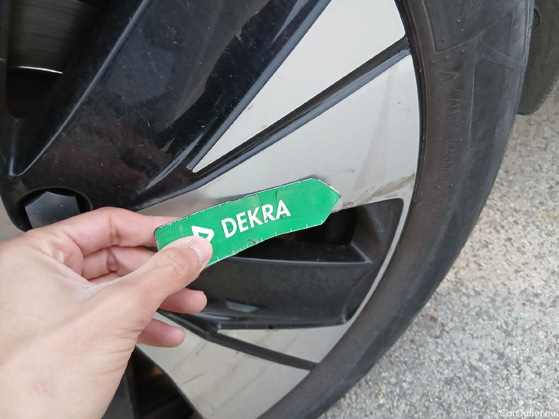  Volvo  XC 40 VOLVO XC40 / 2017 / 5P / todoterreno 1.5 T4 Twin Recharge R-Design Exp Auto #32