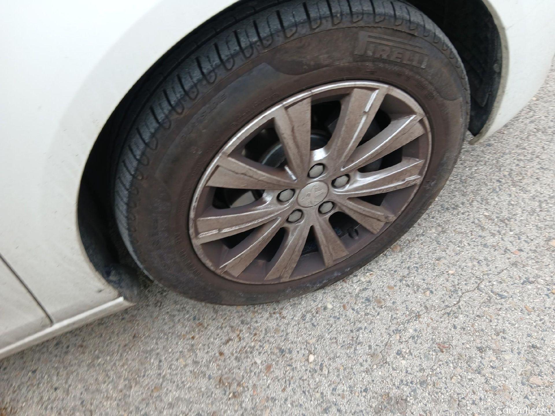  Peugeot  308 PEUGEOT  / 2017 / 5P / familiar SW Style 1.5 BlueHDi 96KW (130CV) Auto #8