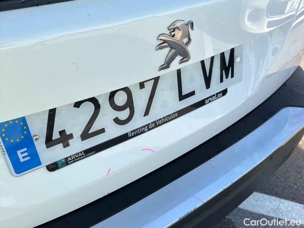  Peugeot  2008 PEUGEOT  / 2019 / 5P / todoterreno Allure BlueHDI 81kW (110CV) #3