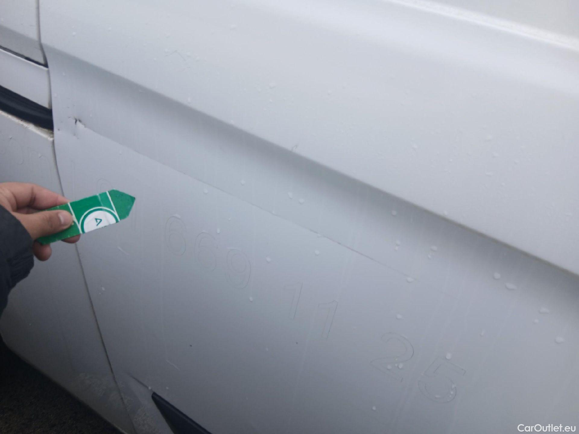  Ford  Transit FORD  Custom / 2012 / 4P / furgón Van 2.0 TDCI 96kW 300 L2 Trend RAMPA DE ACCESO #23