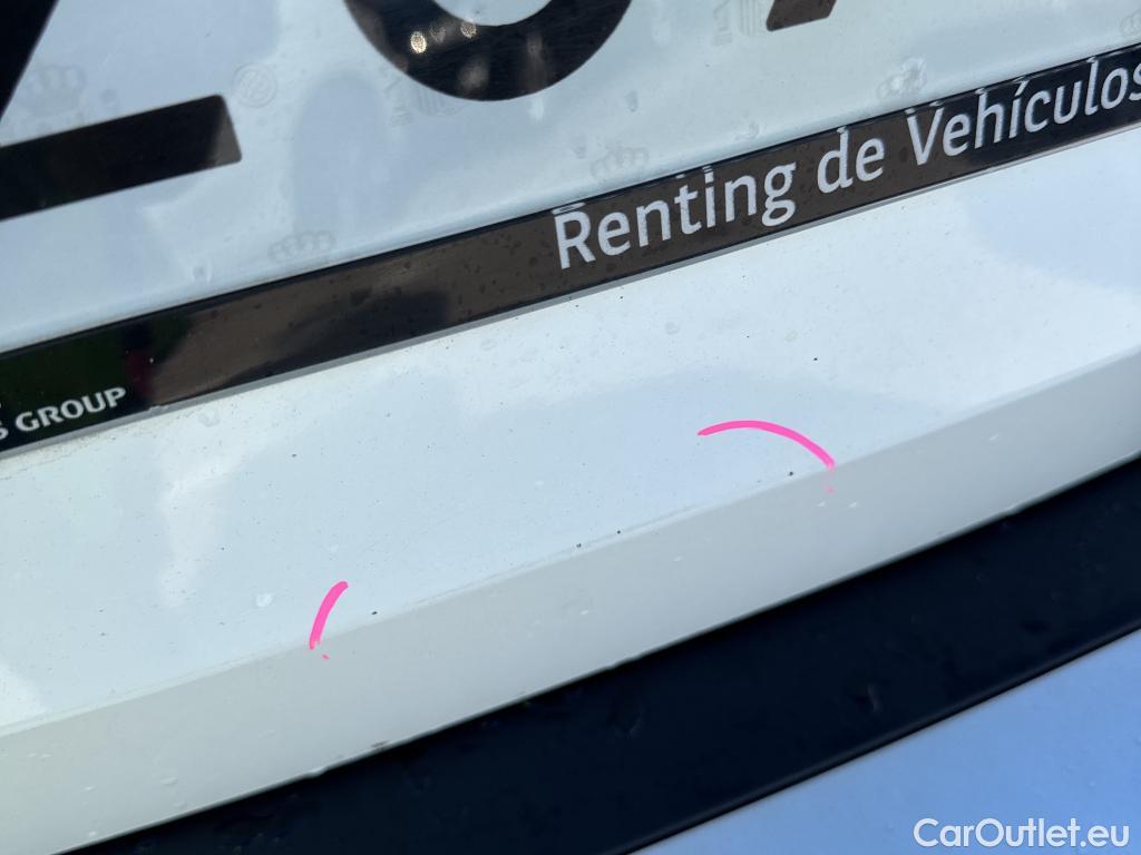  Peugeot  2008 PEUGEOT  / 2019 / 5P / todoterreno Allure BlueHDI 81kW (110CV) #4