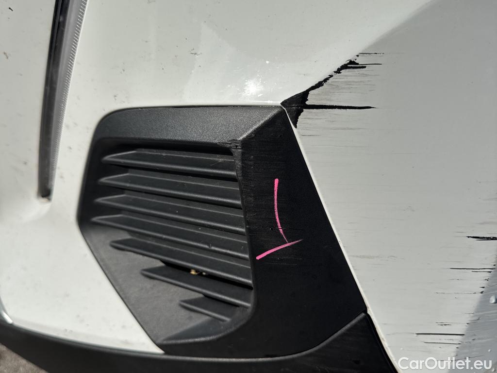  Peugeot  2008 PEUGEOT  / 2019 / 5P / todoterreno Allure BlueHDI 81kW (110CV) #31