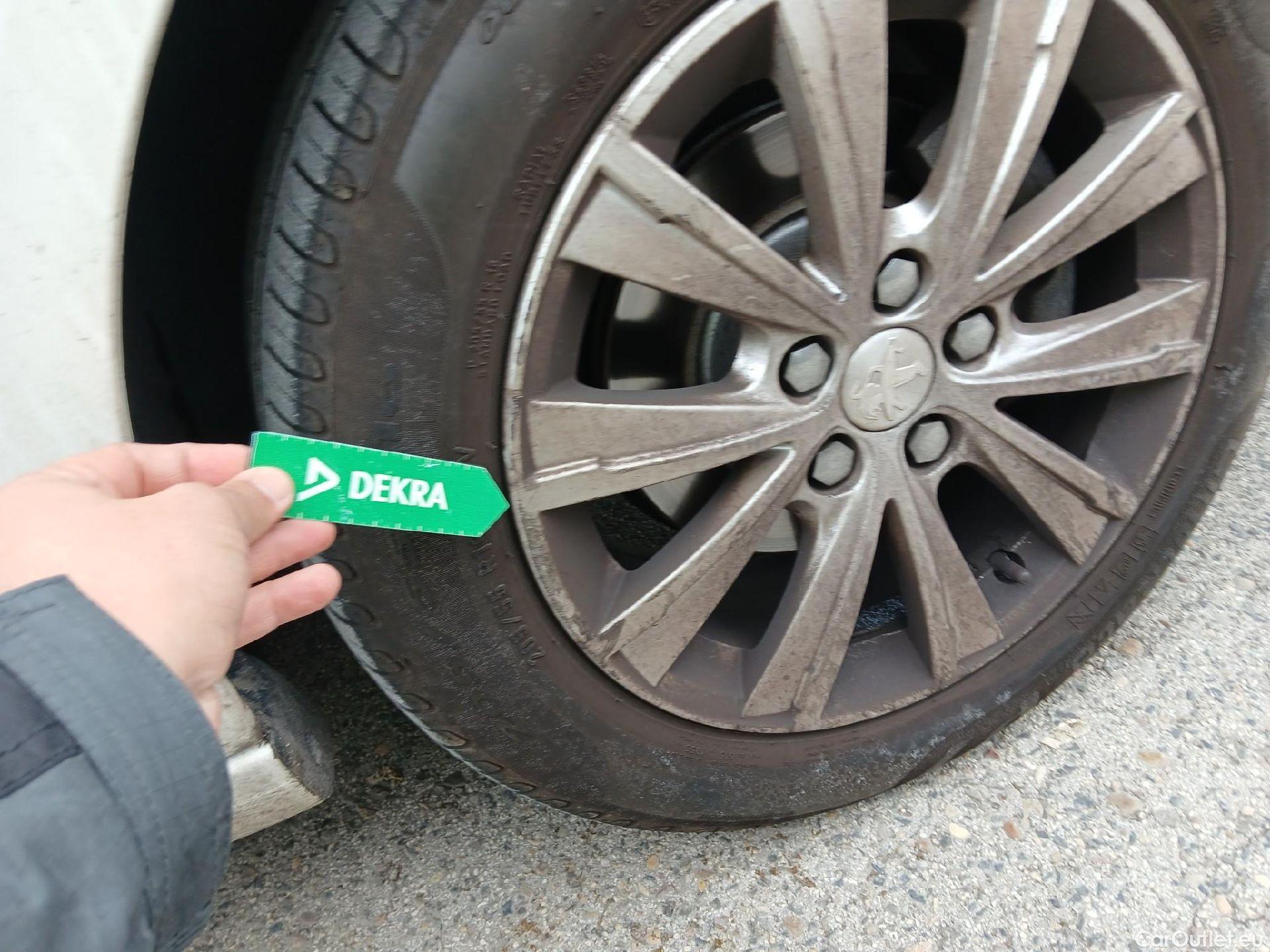  Peugeot  308 PEUGEOT  / 2017 / 5P / familiar SW Style 1.5 BlueHDi 96KW (130CV) Auto #9