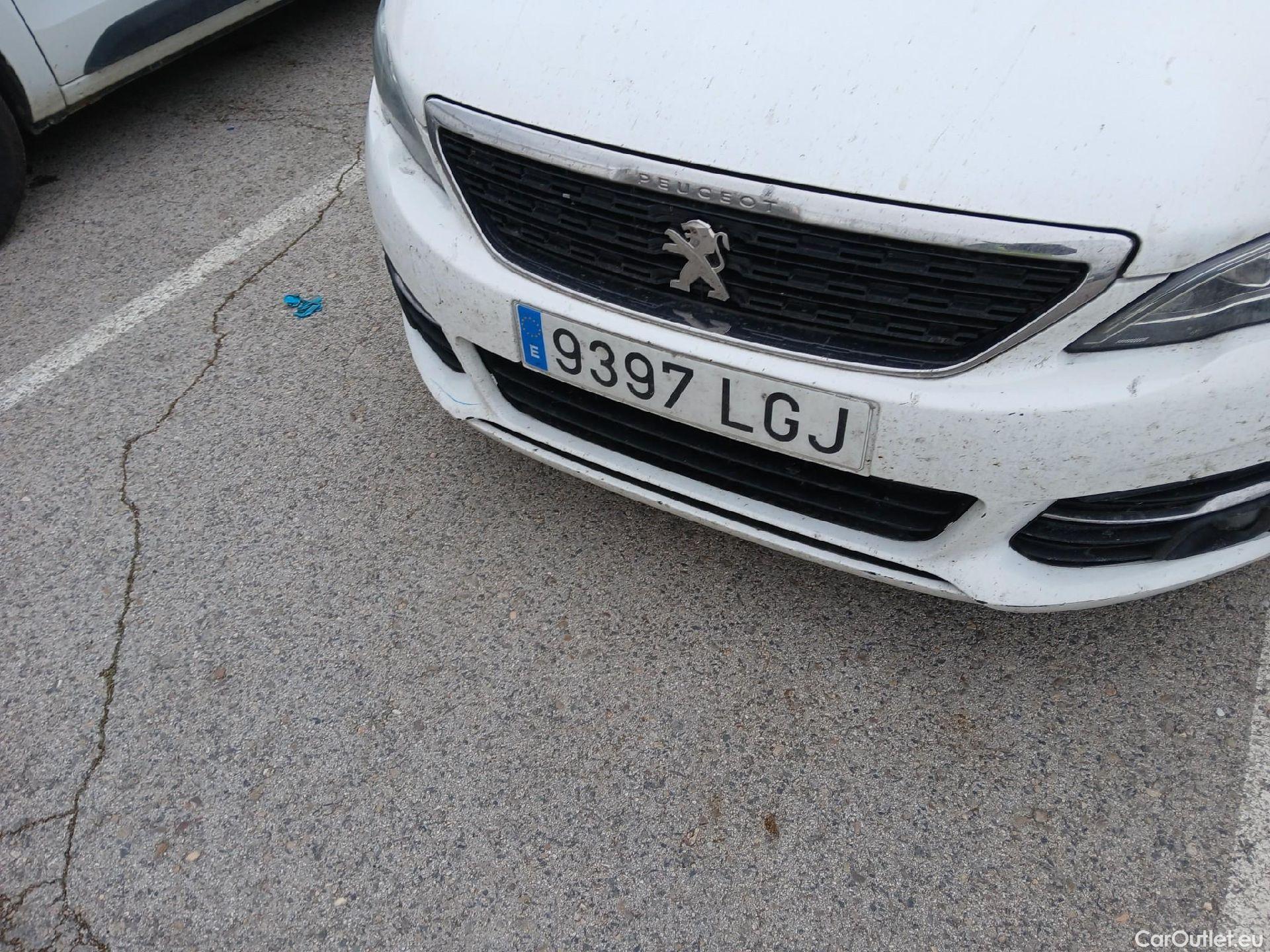  Peugeot  308 PEUGEOT  / 2017 / 5P / familiar SW Style 1.5 BlueHDi 96KW (130CV) Auto #15