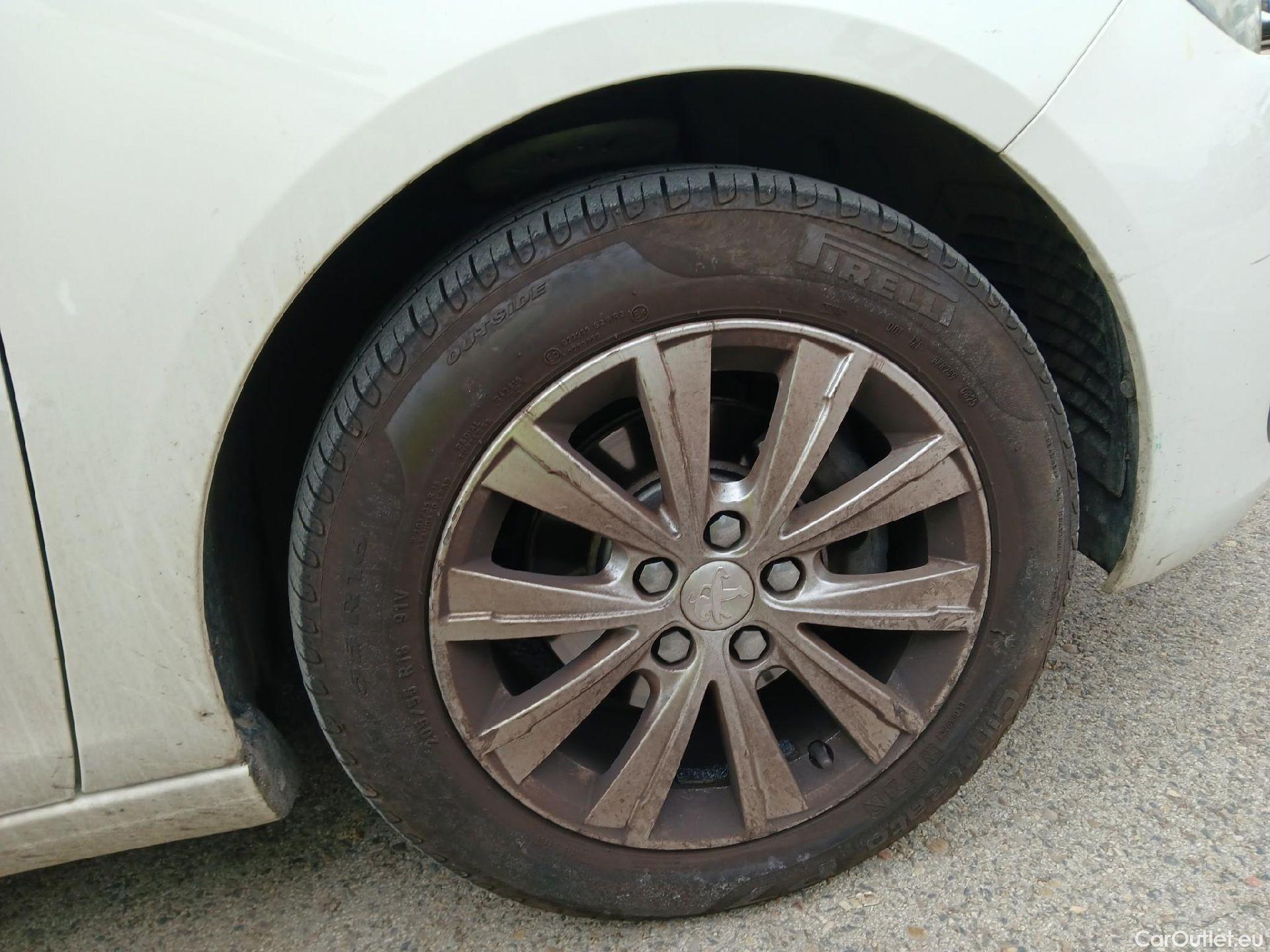  Peugeot  308 PEUGEOT  / 2017 / 5P / familiar SW Style 1.5 BlueHDi 96KW (130CV) Auto #10