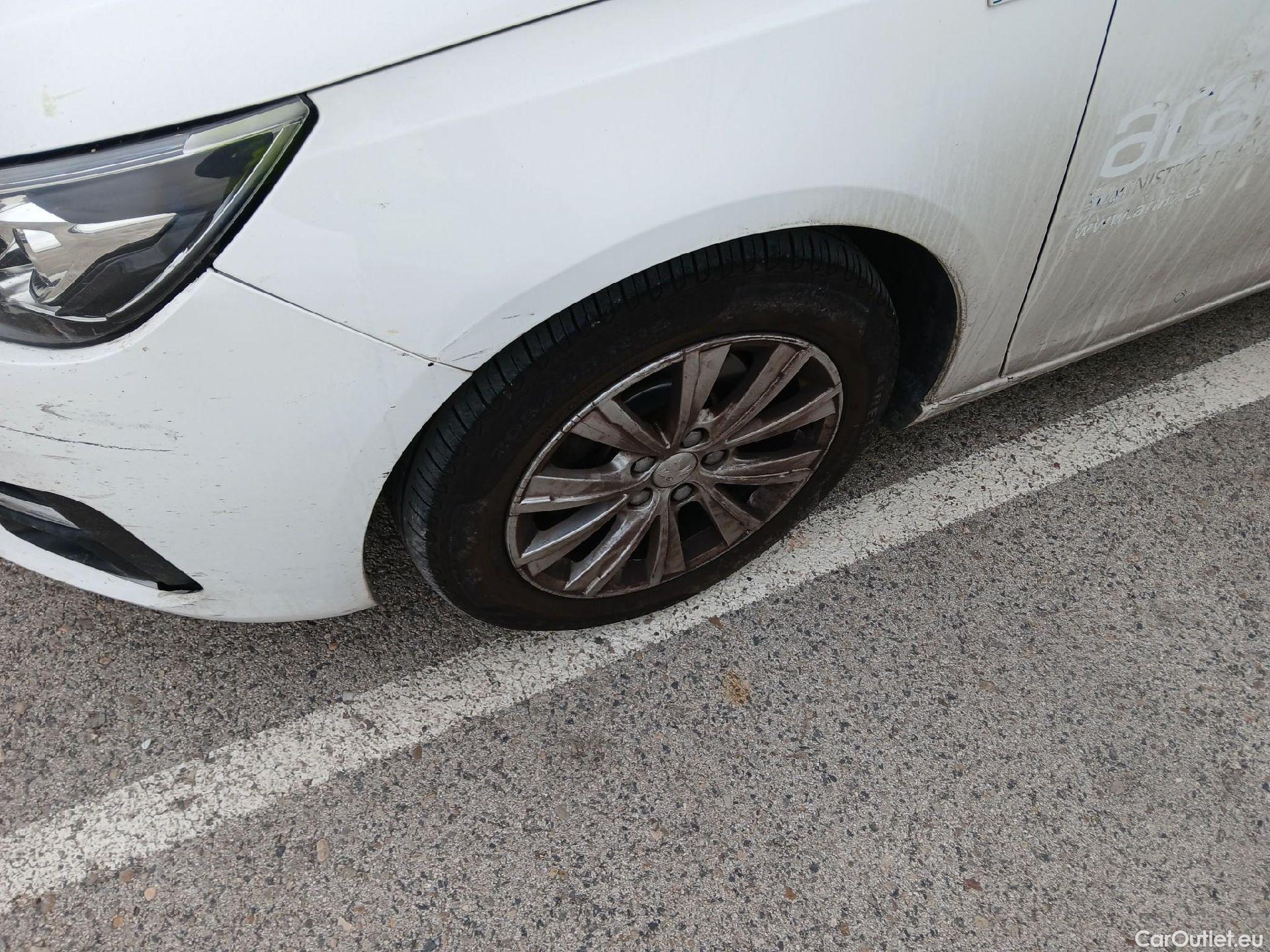  Peugeot  308 PEUGEOT  / 2017 / 5P / familiar SW Style 1.5 BlueHDi 96KW (130CV) Auto #2