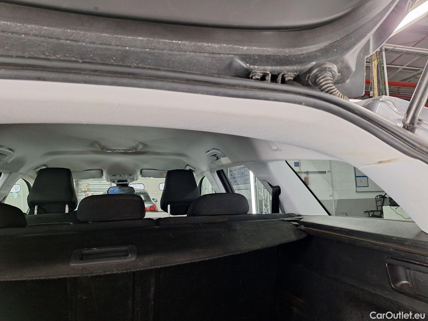  Peugeot  308 Peugeot,  SW FL'17, Peugeot  SW 1.5 BlueHDi 130 S&S EAT8 Allure 5d #45