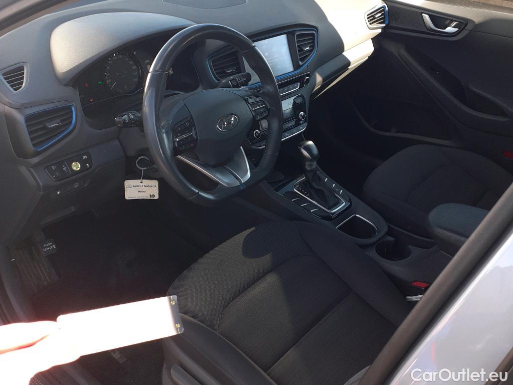 Hyundai   Ioniq HYUNDAI / 2016 / 5P / berlina con portón 1.6 GDI HEV Tecno DCT (AC) #31