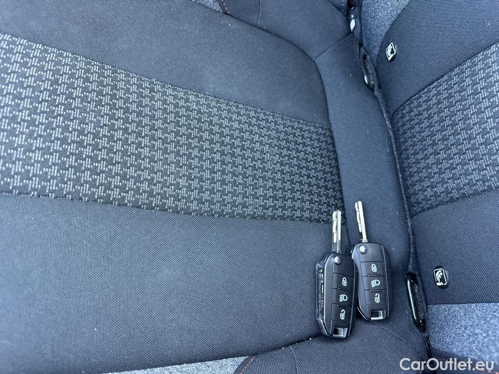  Peugeot  3008 PEUGEOT  / 2016 / 5P / todoterreno 1.5 BlueHDi 96kW (130CV) S&S Active (AC) #21