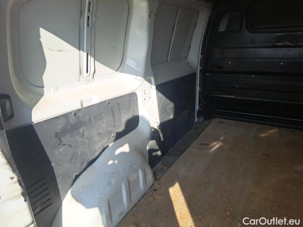  Citroen  Jumpy CITROEN  / 2016 / 4P / furgón Talla M BlueHDi 85KW (115CV) 6v Confort #104