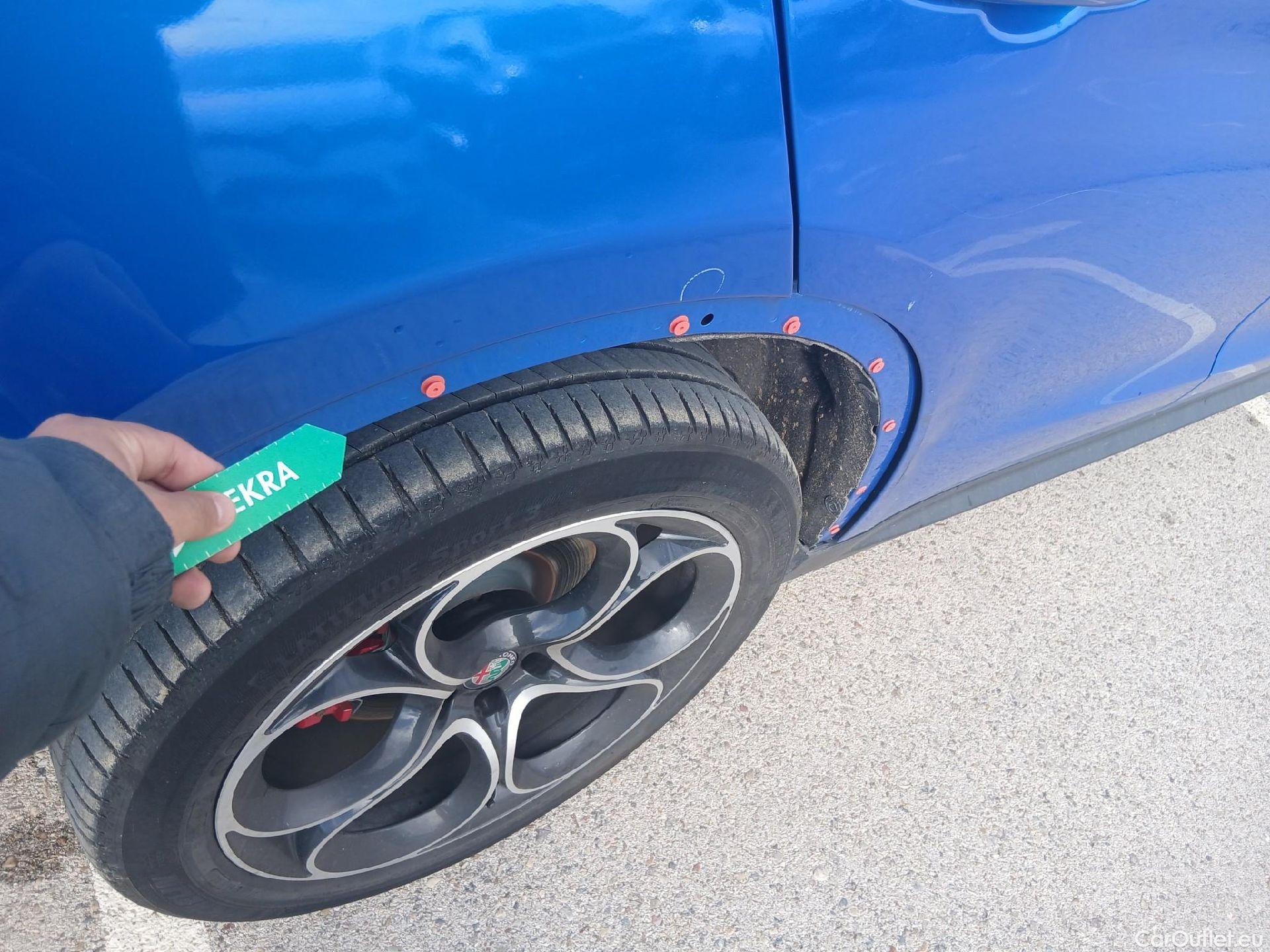  Alfa Romeo   STELVIO Alfa Romeo / 2017 / 5P / todoterreno 2.0 Gasolina 206kW (280CV) Executive AWD #21