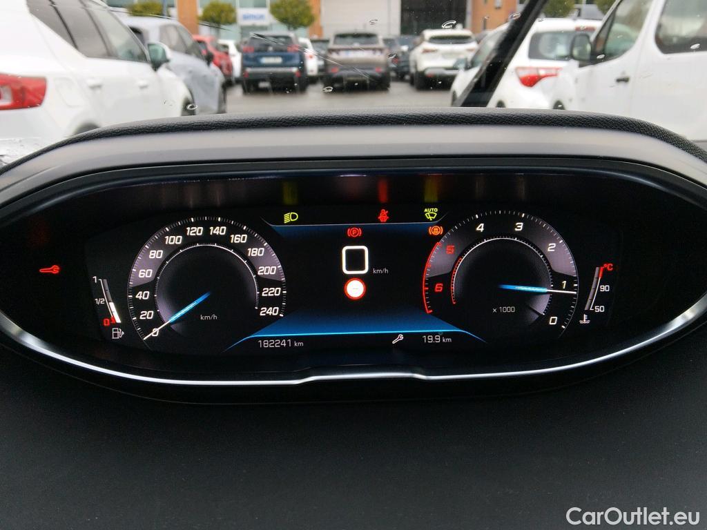  Peugeot  3008 PEUGEOT  / 2020 / 5P / todoterreno 1.5 BlueHDi 96kW (130CV) S&S Active Pack #17