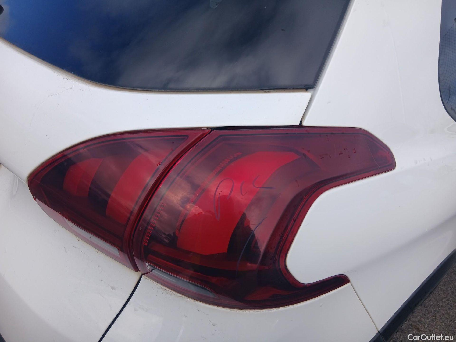  Peugeot  2008 PEUGEOT  / 2016 / 5P / todoterreno Signature BlueHDi 100 S&S 5 Vel. MAN #48